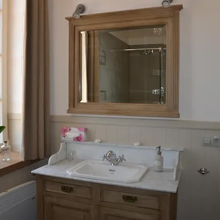 Maison A L'aise Bed & Breakfast