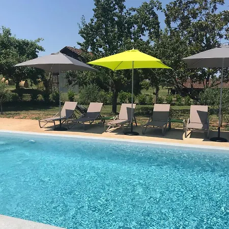 Maison A L'aise Bed & Breakfast *